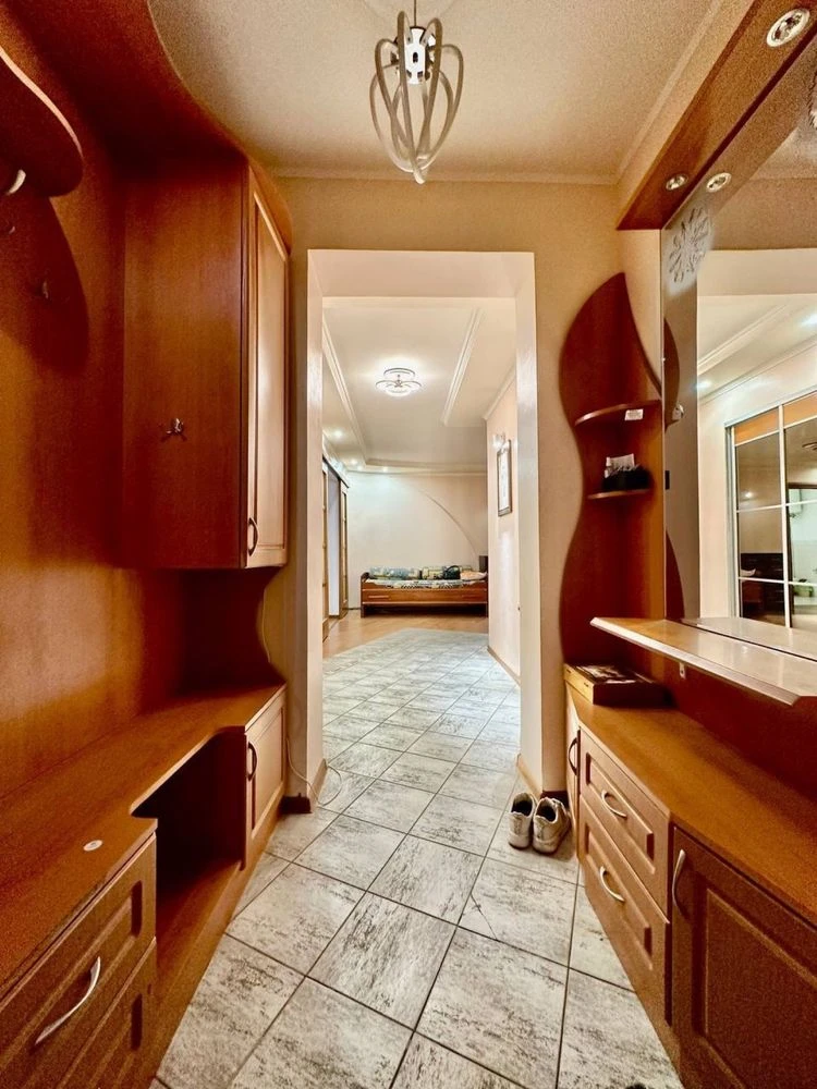 Продам 3 ком квартиру з ремонтом 9- ст В.фонтану