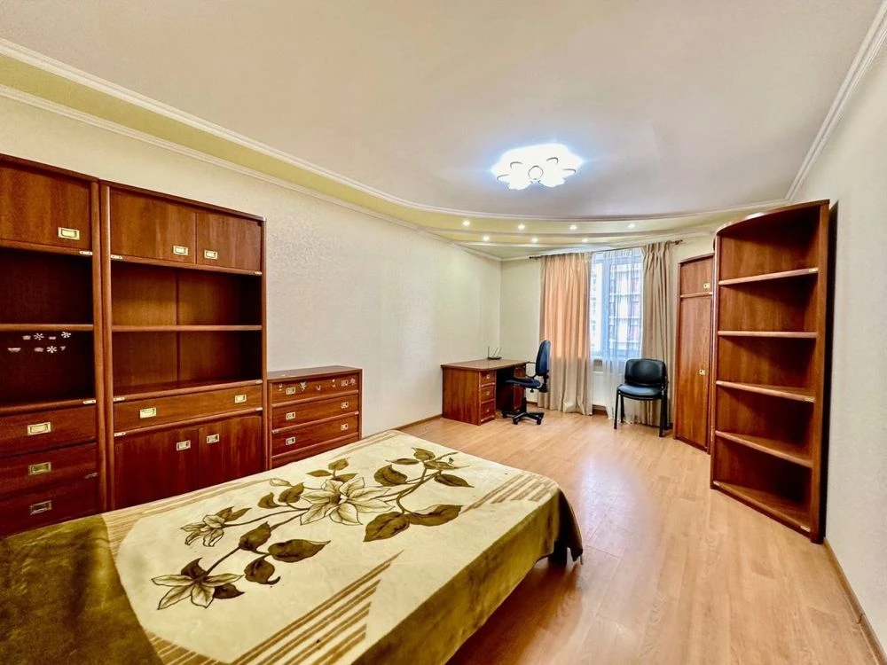 Продам 3 ком квартиру з ремонтом 9- ст В.фонтану