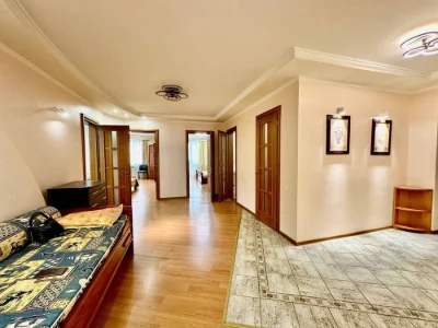 Продам 3 ком квартиру з ремонтом 9- ст В.фонтану