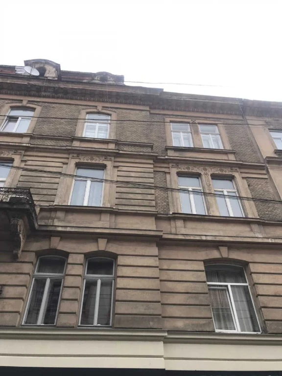 2 room apartment in Austrian building, street