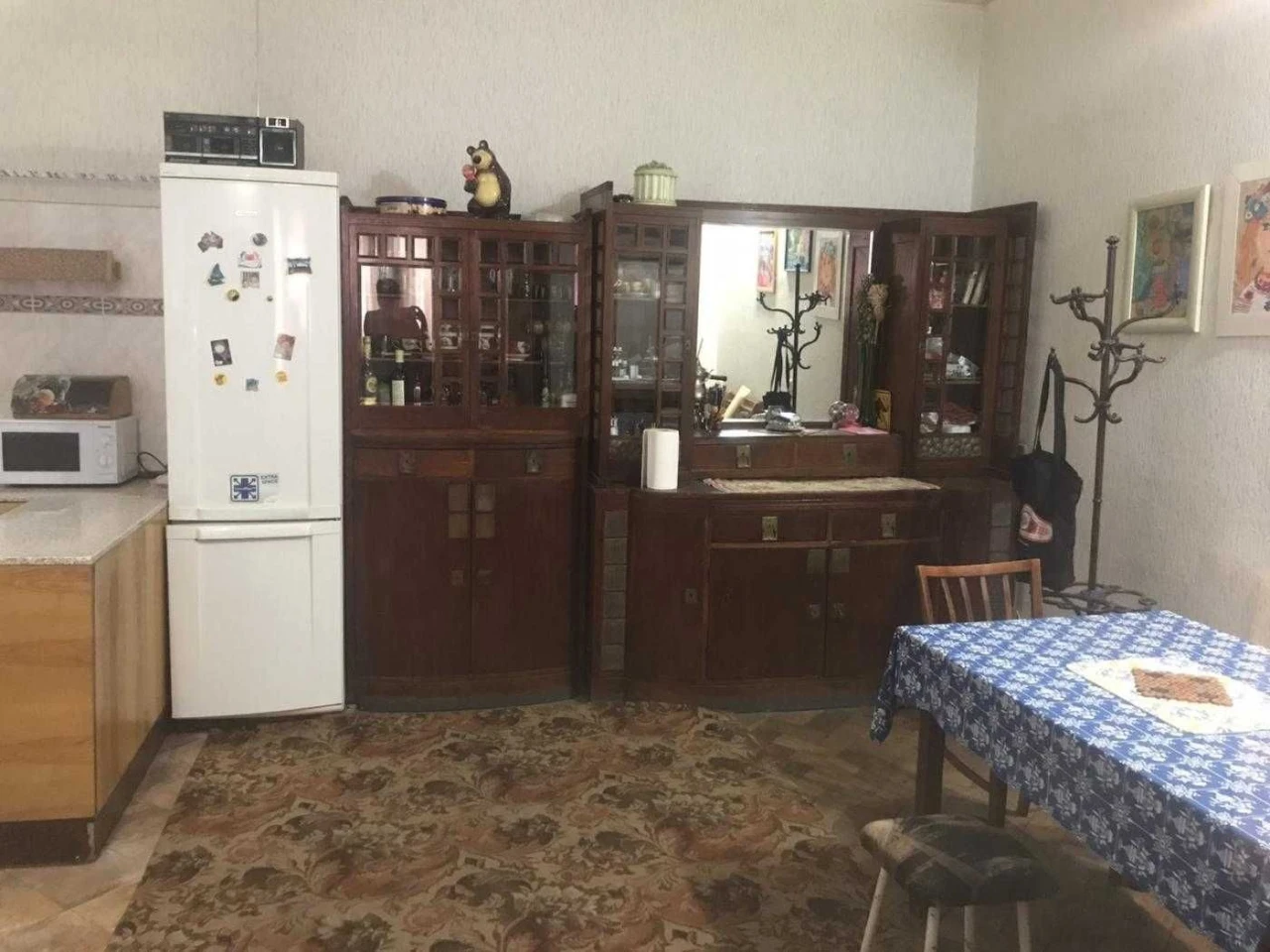 2 room apartment in Austrian building, street