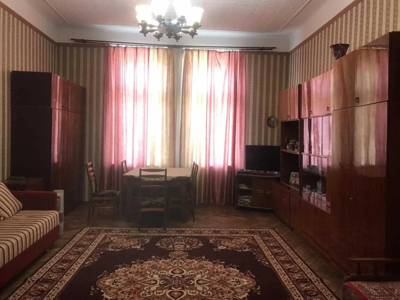 2 room apartment in Austrian building, street