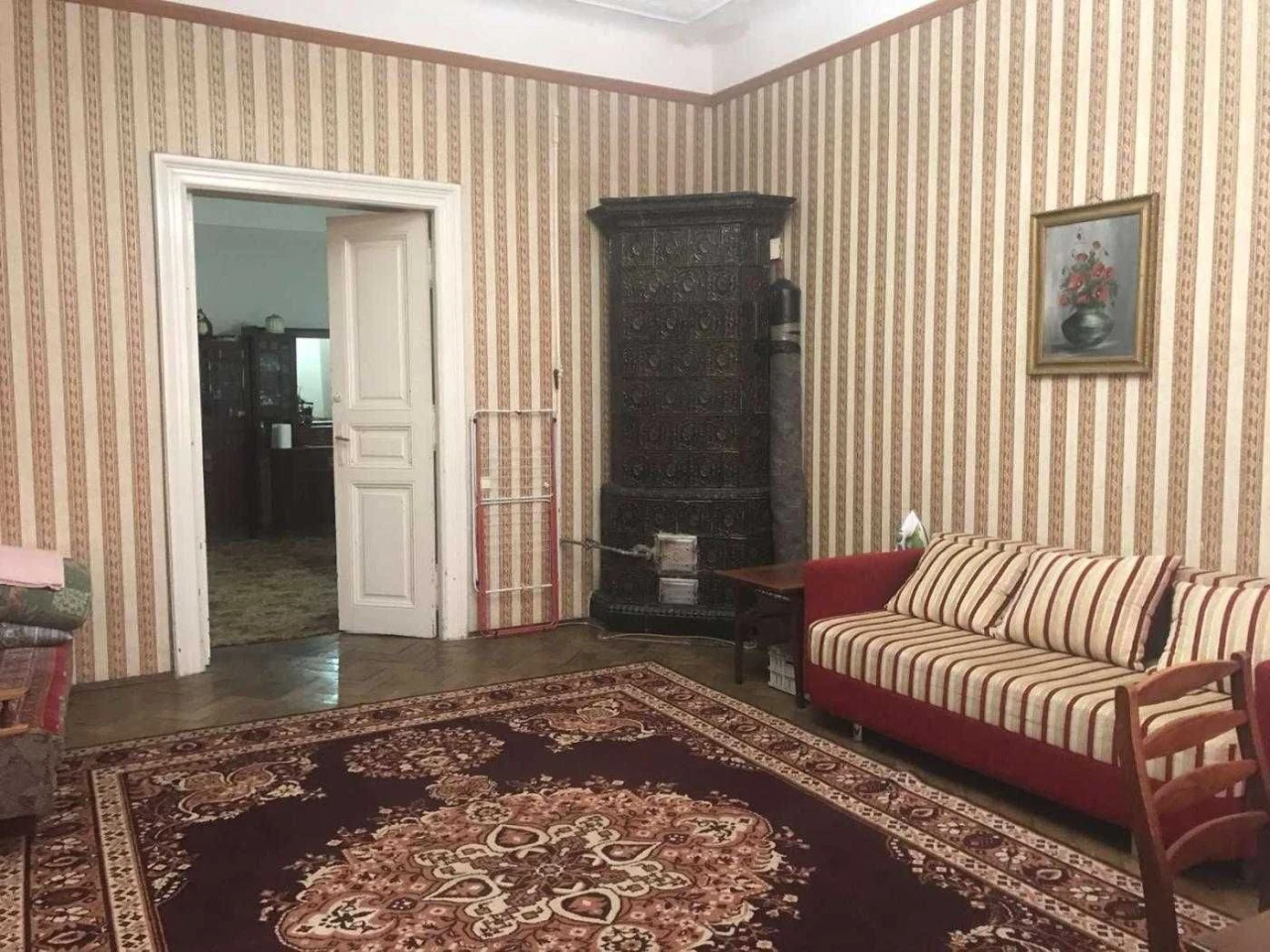 2 room apartment in Austrian building, street