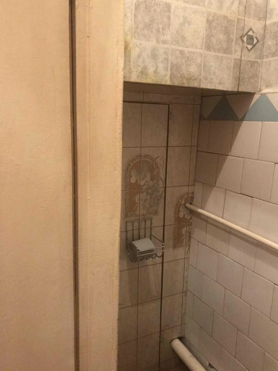 2 room apartment in Austrian building, street