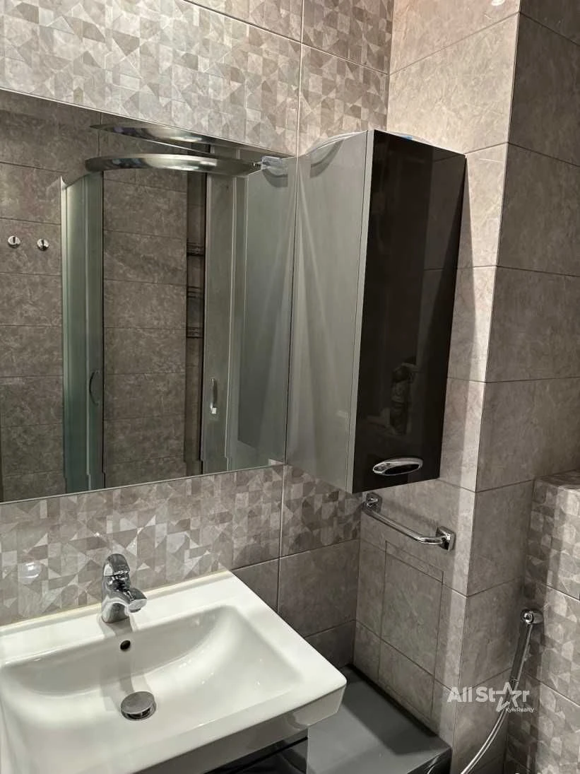 Продаж 3к квартири в Києві, ЖК «Челсі Тауер», Печерський р-н