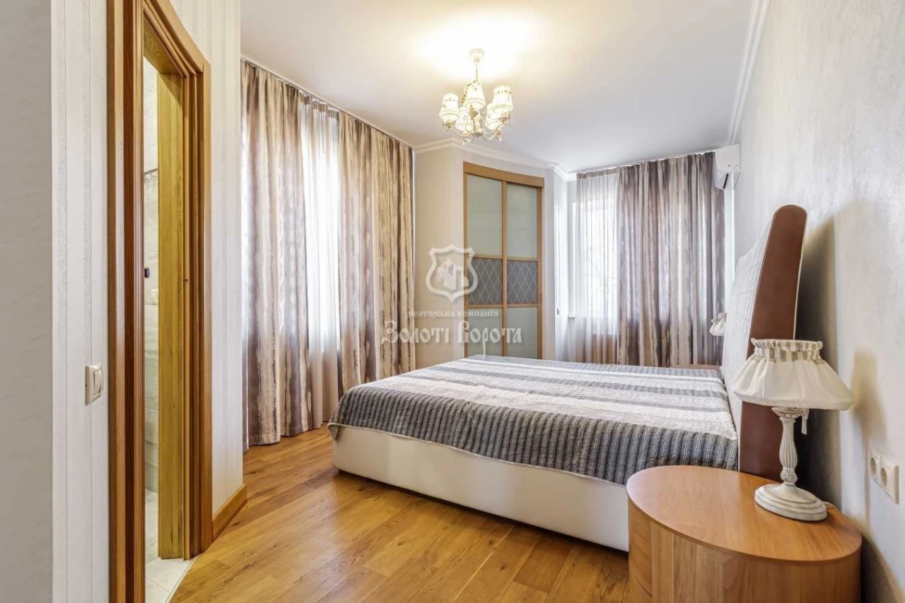Продажа: Трехкомнатная квартира 105 м², Патриотов ул., 74/57