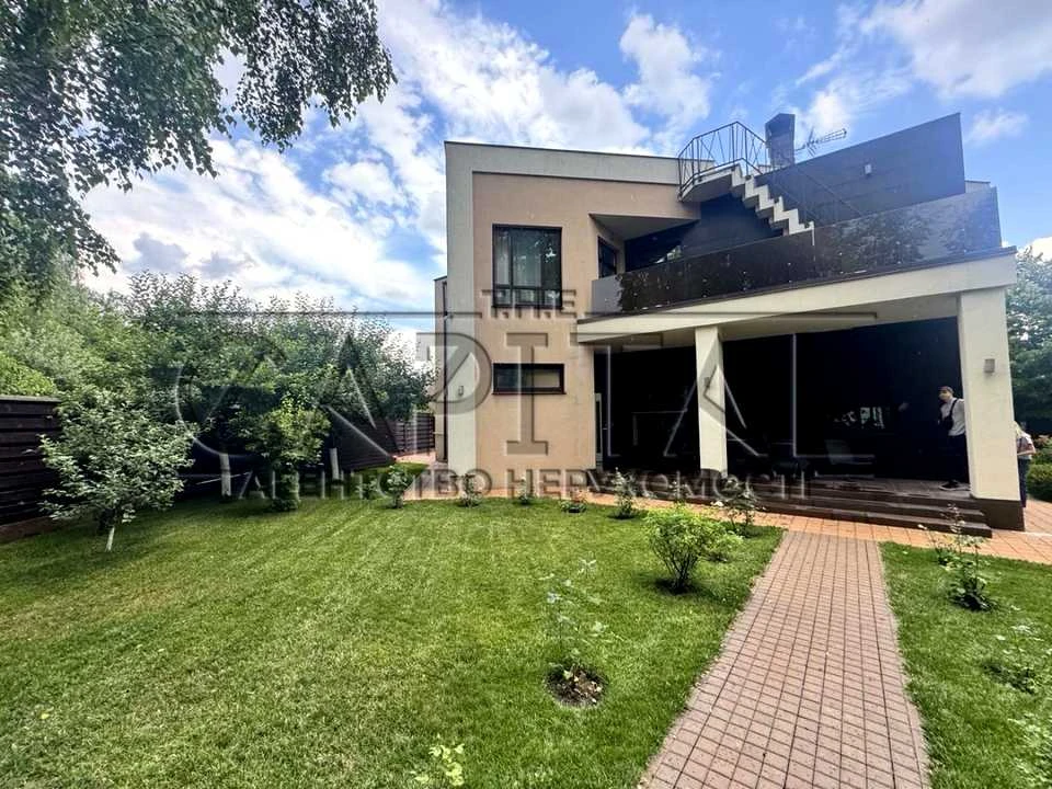 House. Yasnogirska st., Kyiv