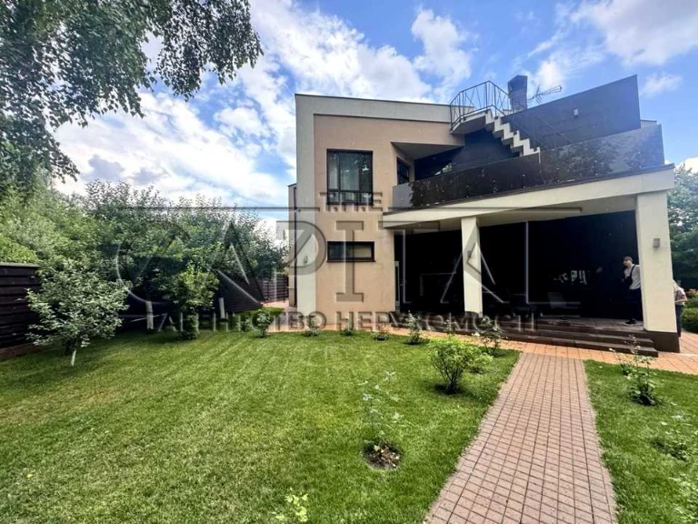 House. Yasnogirska st., Kyiv