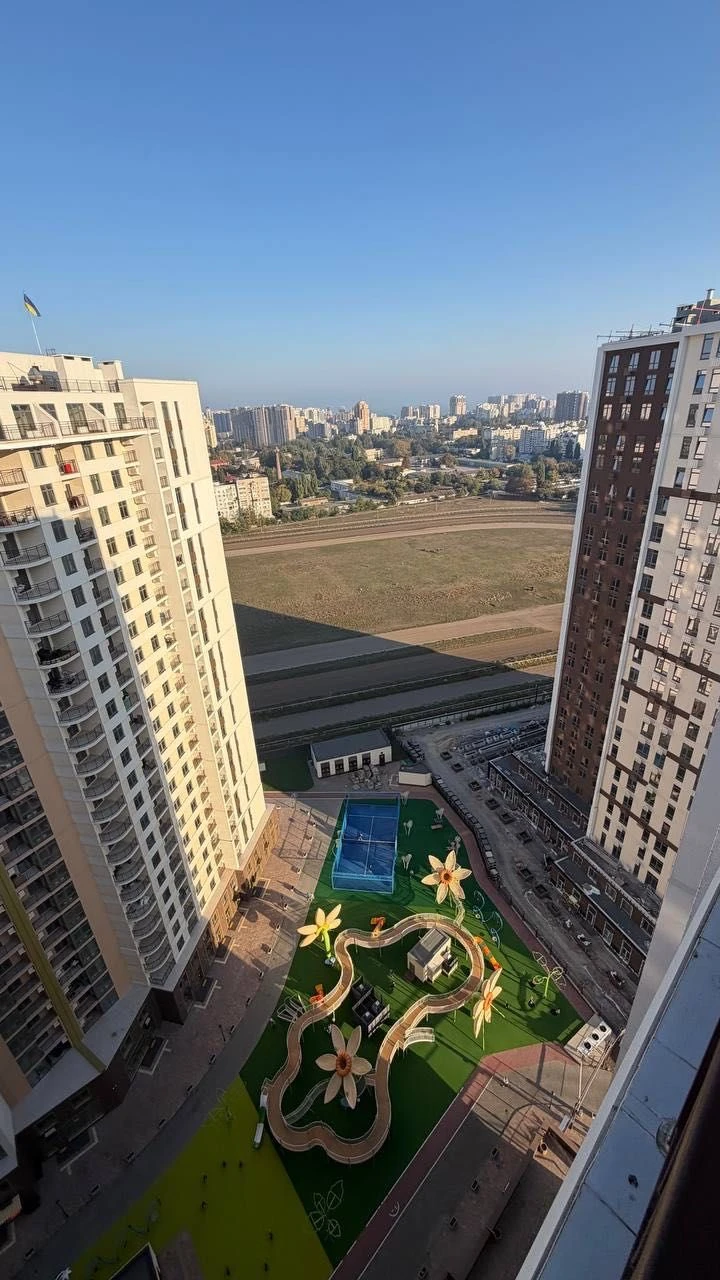 Краснова KADORR 67я Жемчужина. Двухкомнатная вид на город и