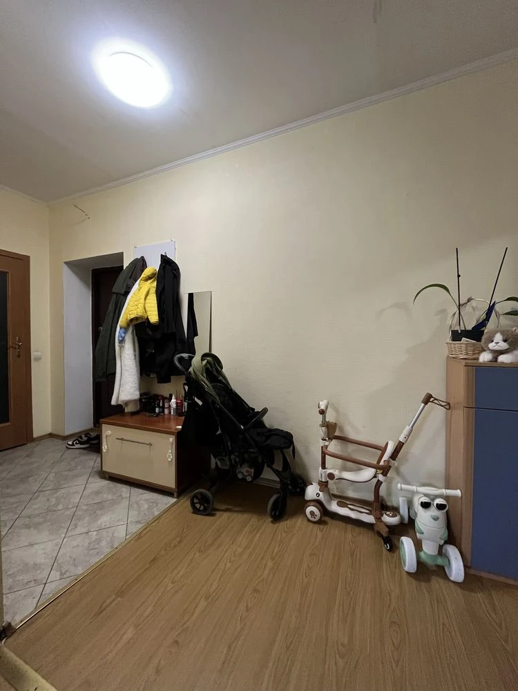 Продается квартира большой площади 53метра в районе торгового центра