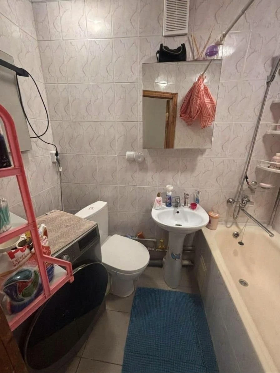 Продаю 2-кімнатну квартиру на вул. Довженка