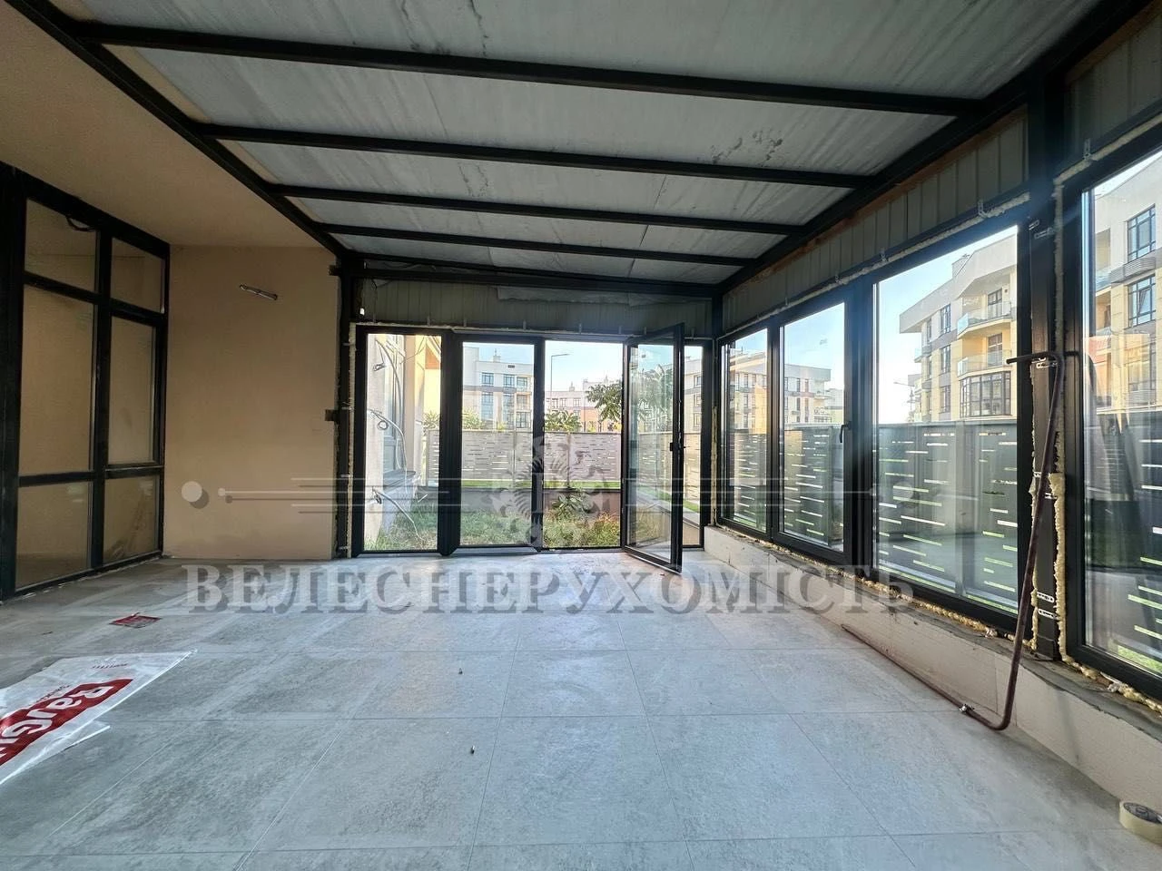 NO COMMISSION - Modern Apartment with Balcony in "Italian Quarter" Residence