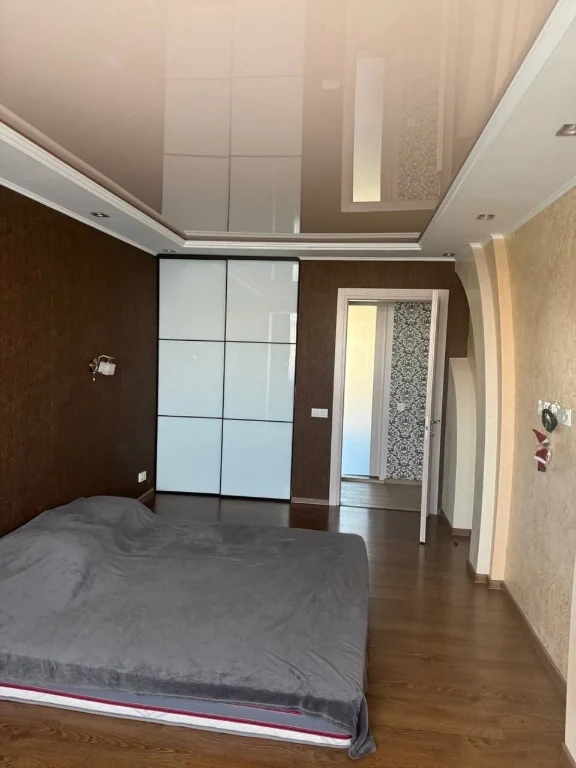 Sale of a 3-bedroom apartment in residential complex "Parus"