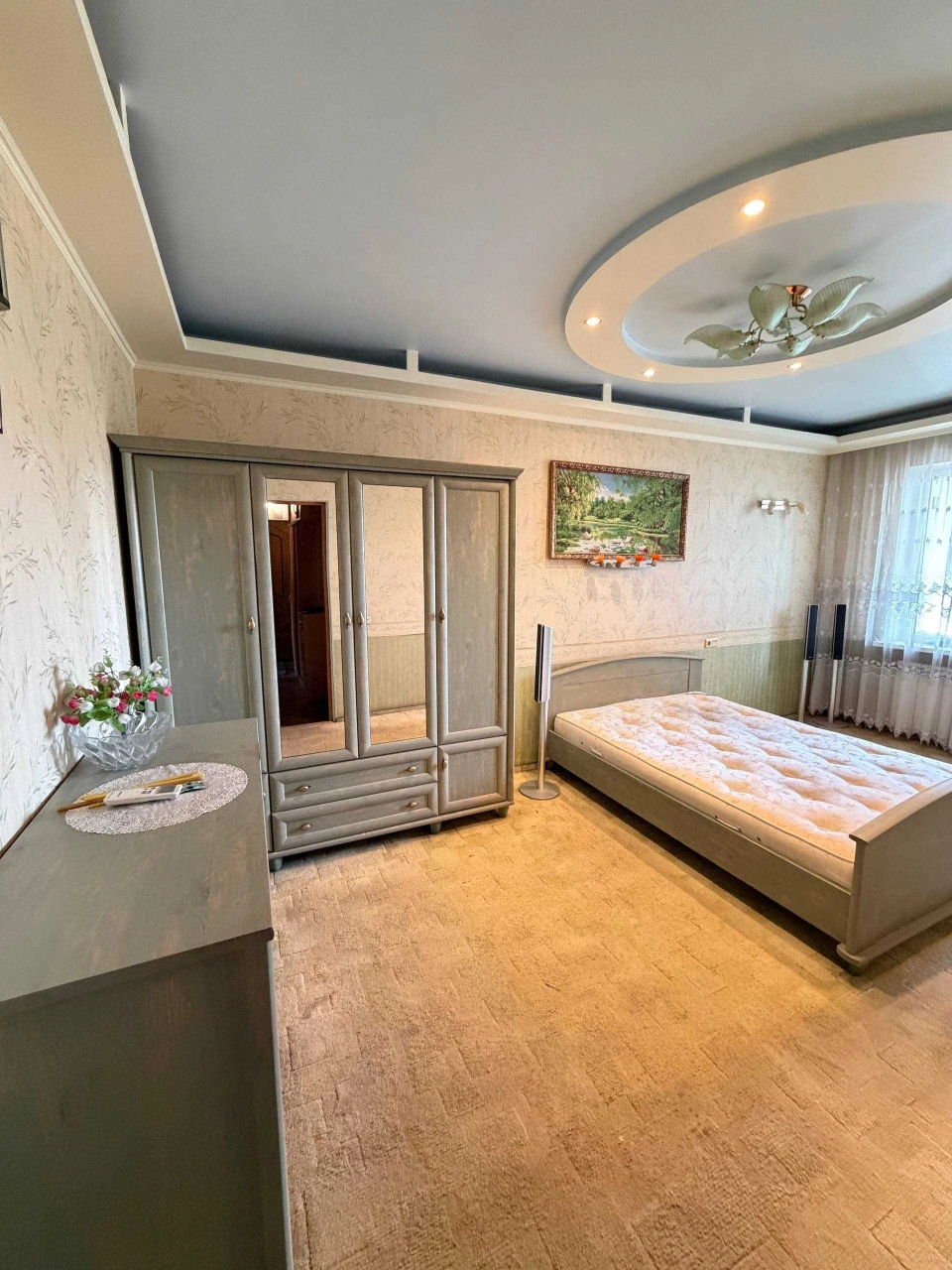 Urgent! 3 bedroom apartment on Semen Palii (Vysotsky) with furniture