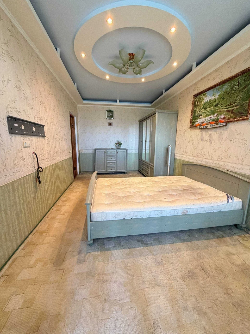 Urgent! 3 bedroom apartment on Semen Palii (Vysotsky) with furniture