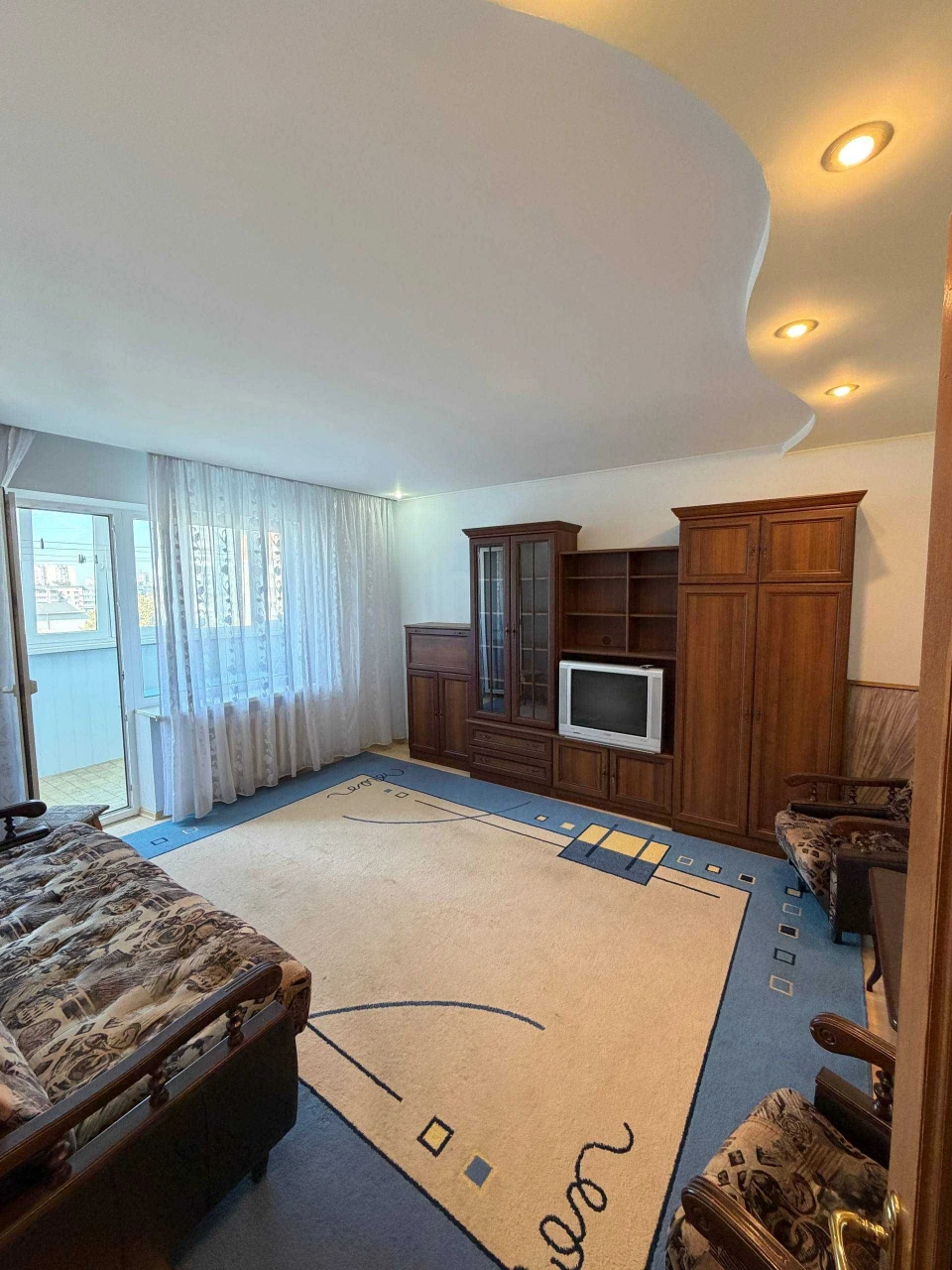 Urgent! 3 bedroom apartment on Semen Palii (Vysotsky) with furniture