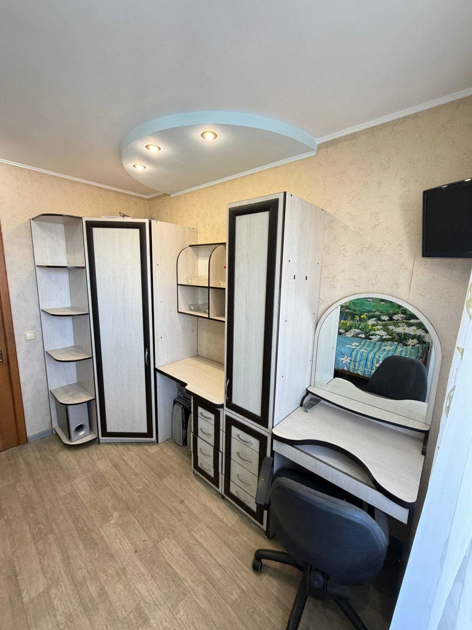 Urgent! 3 bedroom apartment on Semen Palii (Vysotsky) with furniture