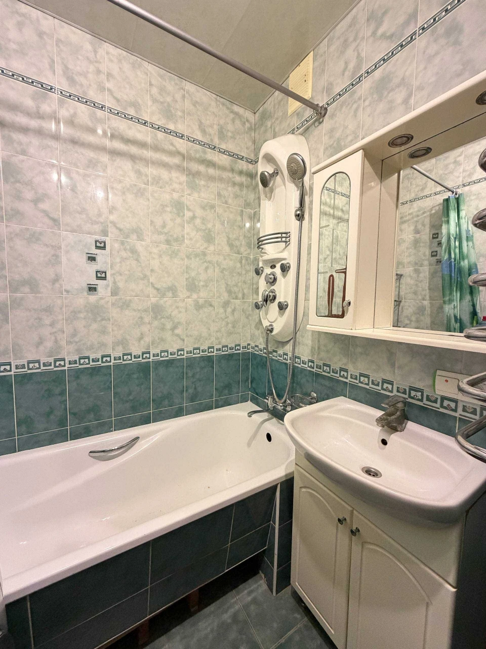 Urgent! 3 bedroom apartment on Semen Palii (Vysotsky) with furniture