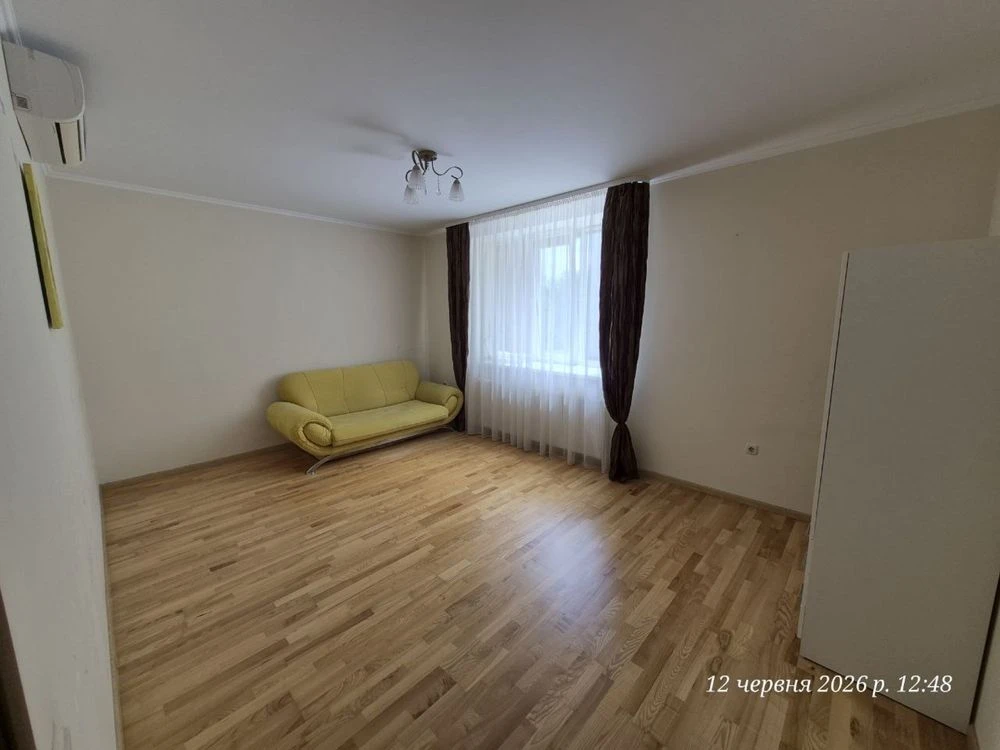 Selling 2-room apartment near Шевchenko Park