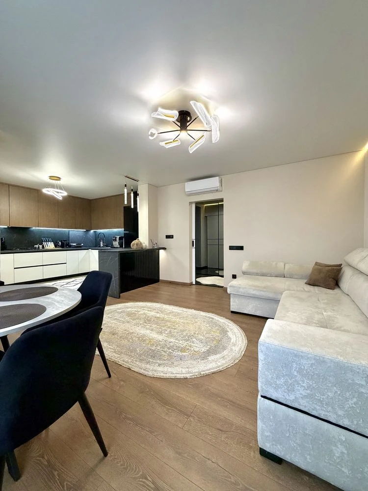 2 room apartment 66 sq m renovated, new building, Lviv, Mone 2