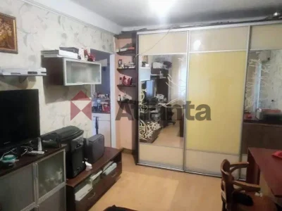 2-room apartment; total area 38.4 m2; floor 3/5, Holosiivskyi Avenue.