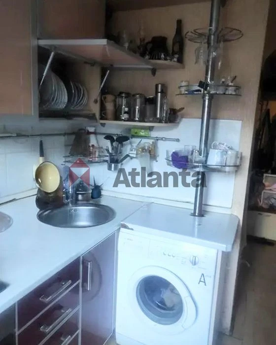 2-room apartment; total area 38.4 m2; floor 3/5, Holosiivskyi Avenue.