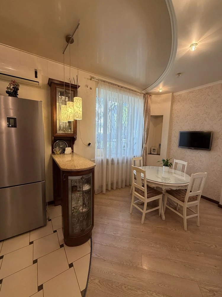 Сталинка 92 м2 4комн. с ремонтом, мебелью, техникой Салтовск