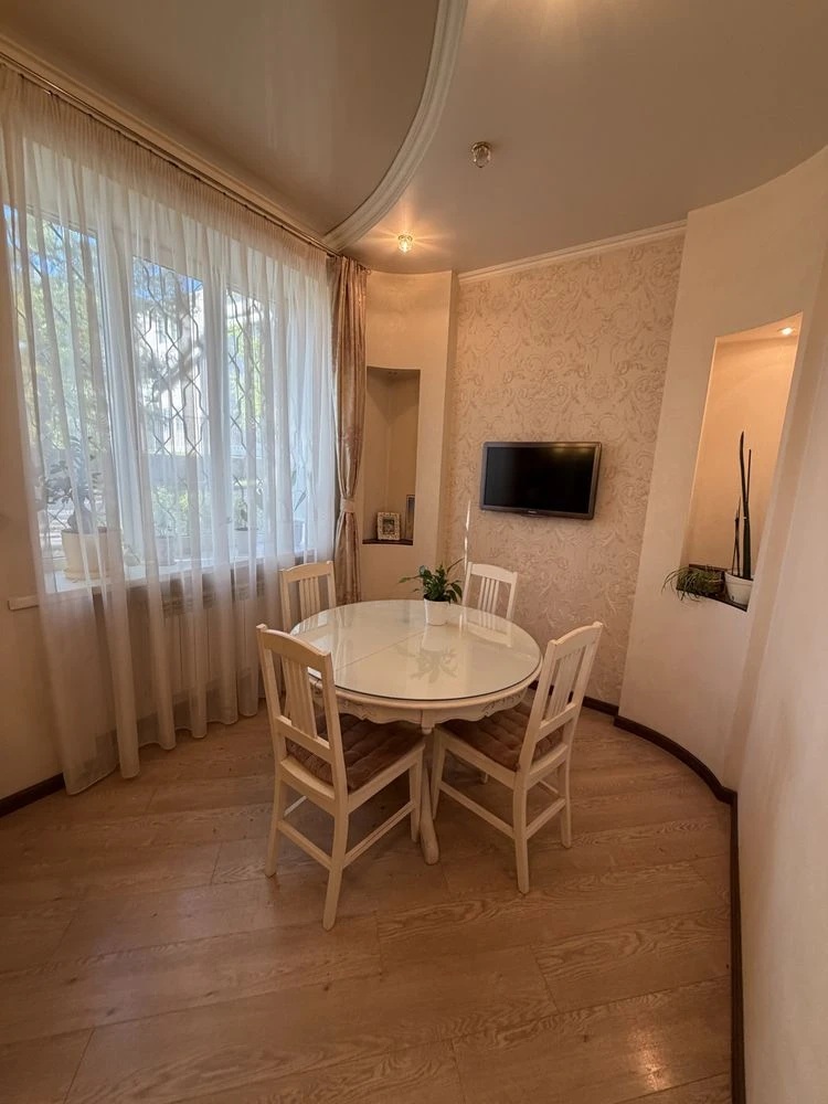 Сталинка 92 м2 4комн. с ремонтом, мебелью, техникой Салтовск