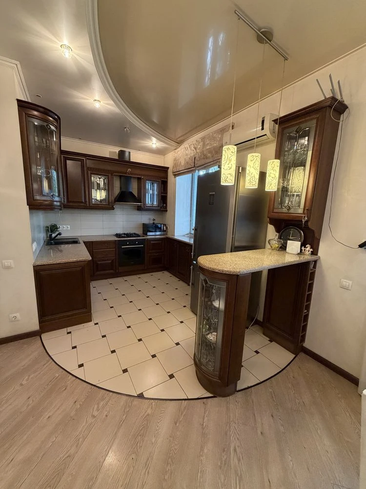 Сталинка 92 м2 4комн. с ремонтом, мебелью, техникой Салтовск
