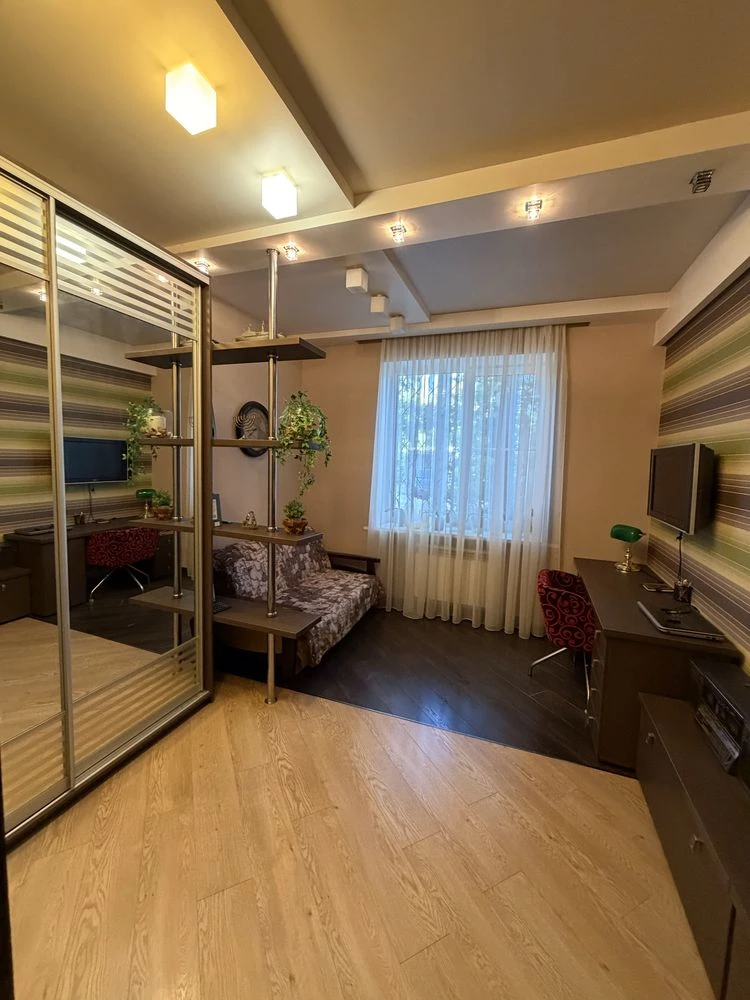 Сталинка 92 м2 4комн. с ремонтом, мебелью, техникой Салтовск