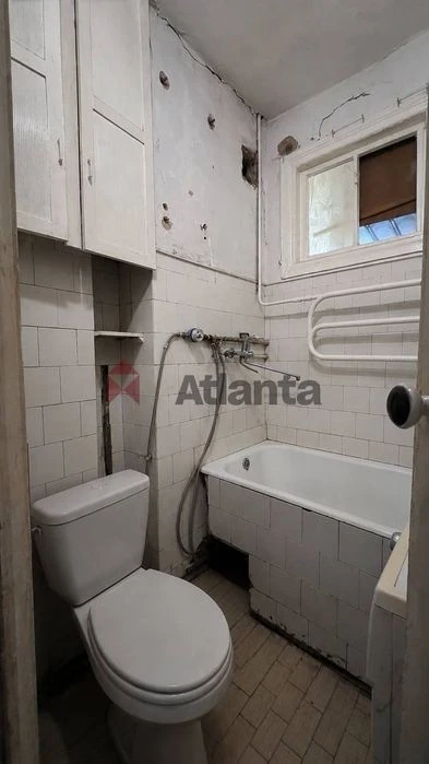 2-room apartment for sale near Shevchenko Square, Windy Mountains, WITHOUT % for rent