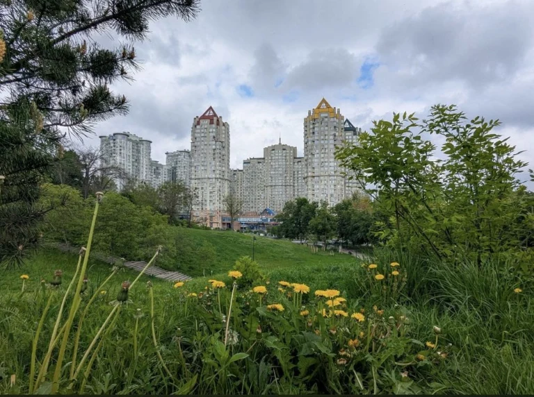 2-room apartment (97 sq m) in the "Pory Roku" residential complex, near the park