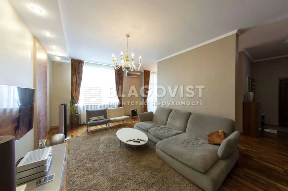 2-room apartment (97 sq m) in the "Pory Roku" residential complex, near the park