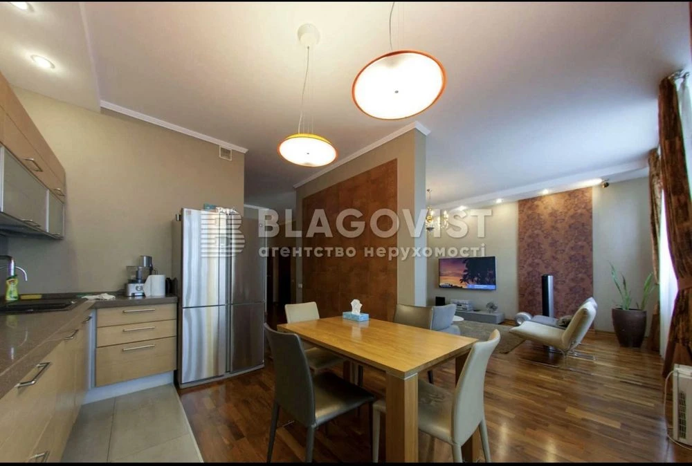 2-room apartment (97 sq m) in the "Pory Roku" residential complex, near the park