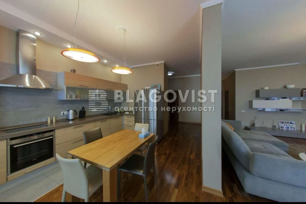 2-room apartment (97 sq m) in the "Pory Roku" residential complex, near the park
