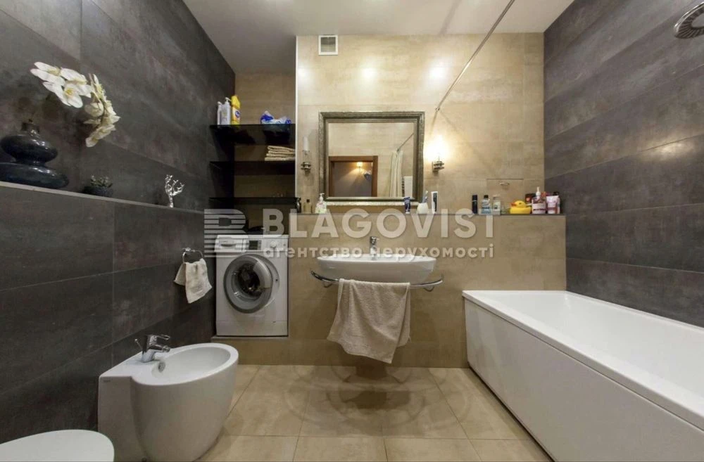 2-room apartment (97 sq m) in the "Pory Roku" residential complex, near the park