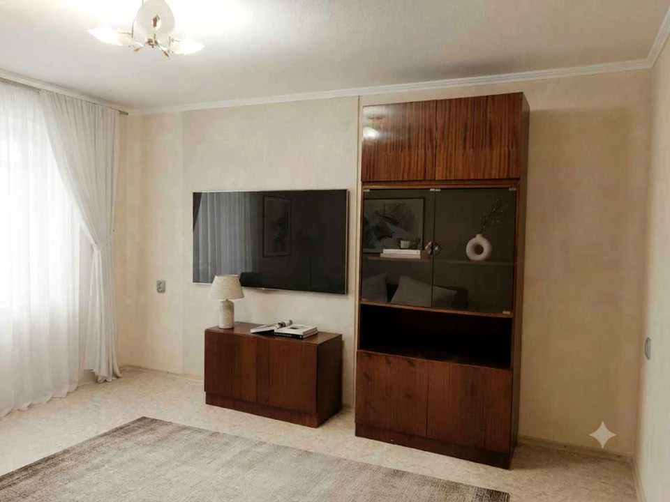 Apartment. Dnipro, residential area Topola-2, street.