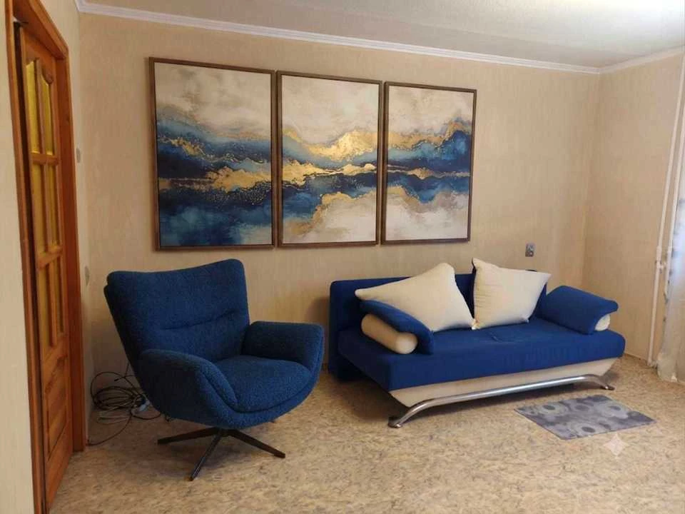 Apartment. Dnipro, residential area Topola-2, street.