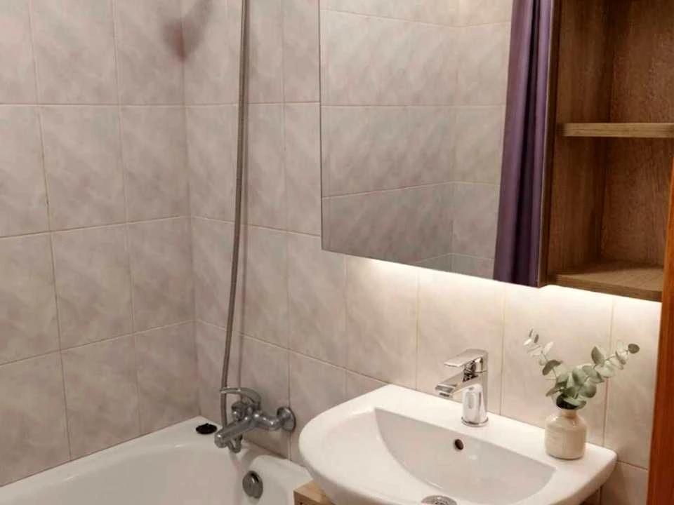Apartment. Dnipro, residential area Topola-2, street.