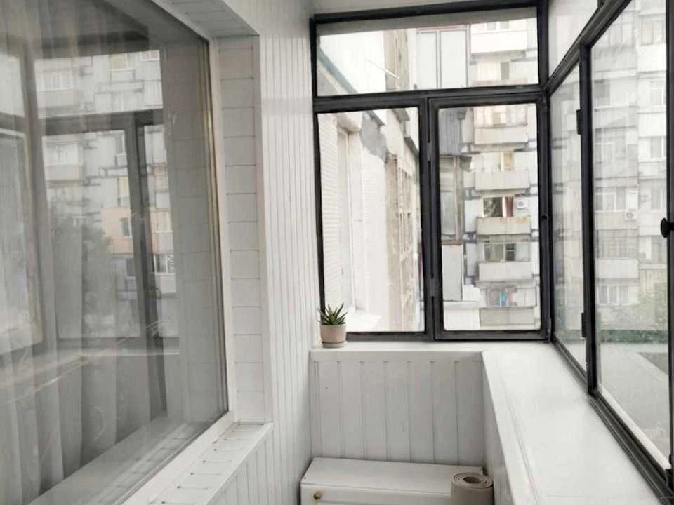 Apartment. Dnipro, residential area Topola-2, street.