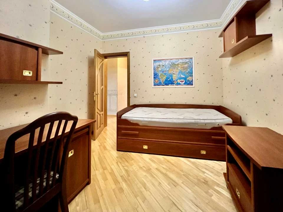Квартира. Київ, Микільсько-Слобідська вул.