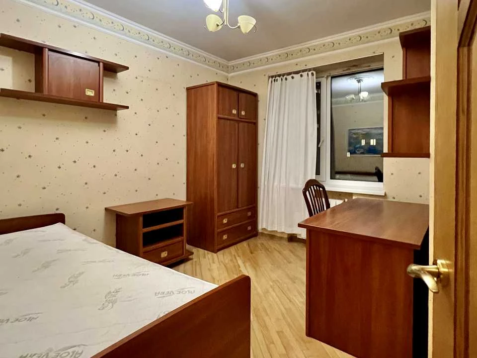 Квартира. Київ, Микільсько-Слобідська вул.