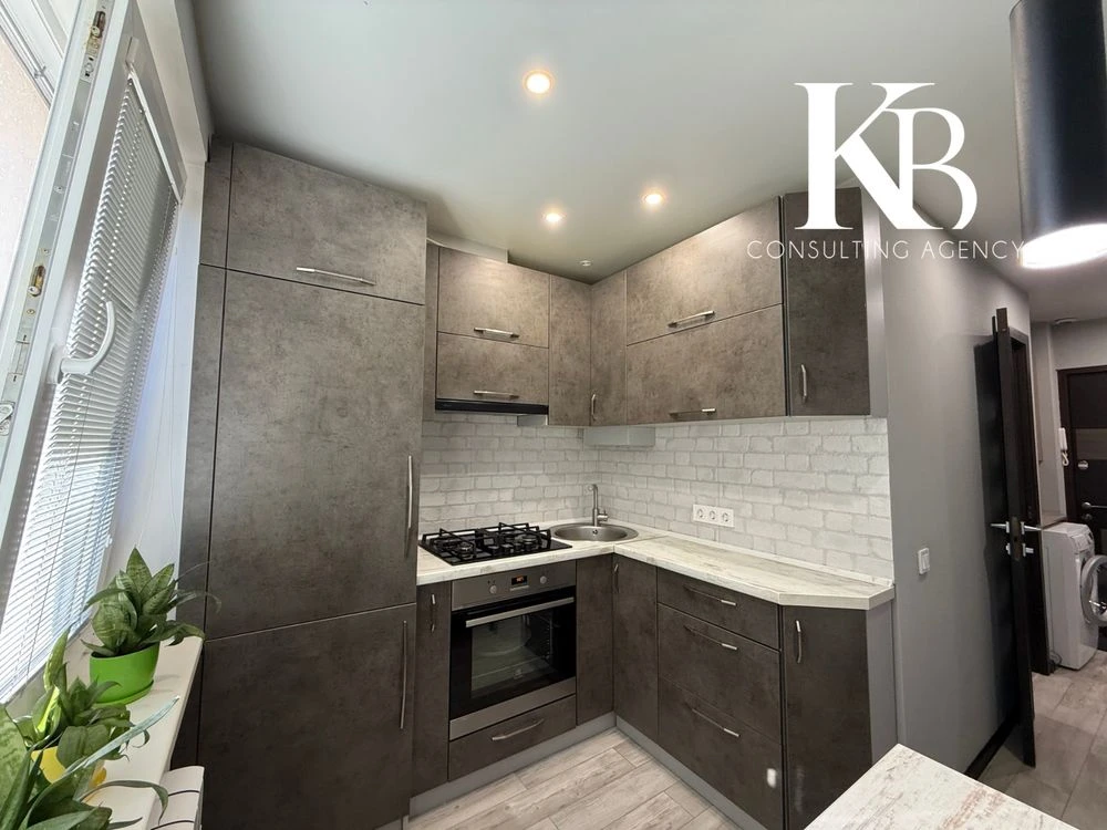 Продам 2-кімнатну квартиру, Косиора, вулиця Калникова, 3 поверх, Євроремонт
