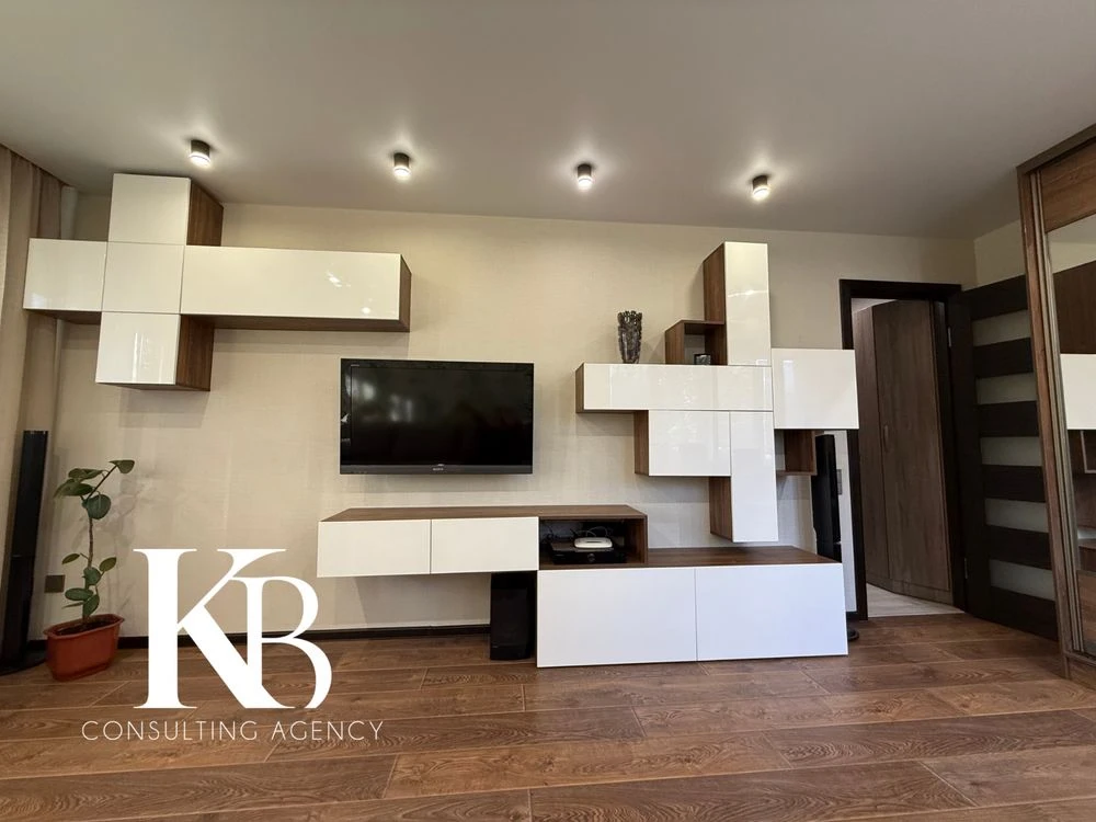 Продам 2-кімнатну квартиру, Косиора, вулиця Калникова, 3 поверх, Євроремонт