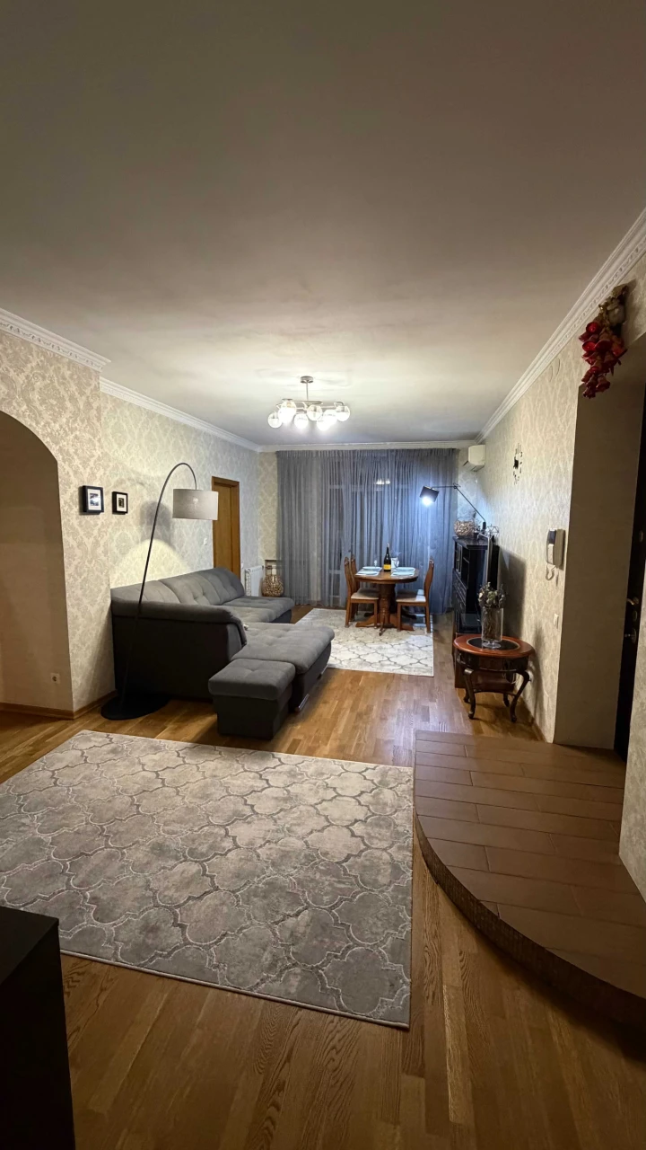 Продажа собственной отличной 4-комнатной квартиры площадью 88 квадратных метров
