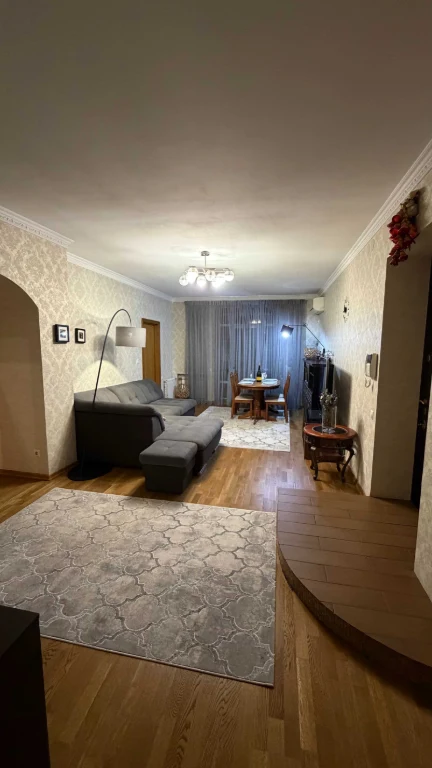 Продажа собственной отличной 4-комнатной квартиры площадью 88 квадратных метров