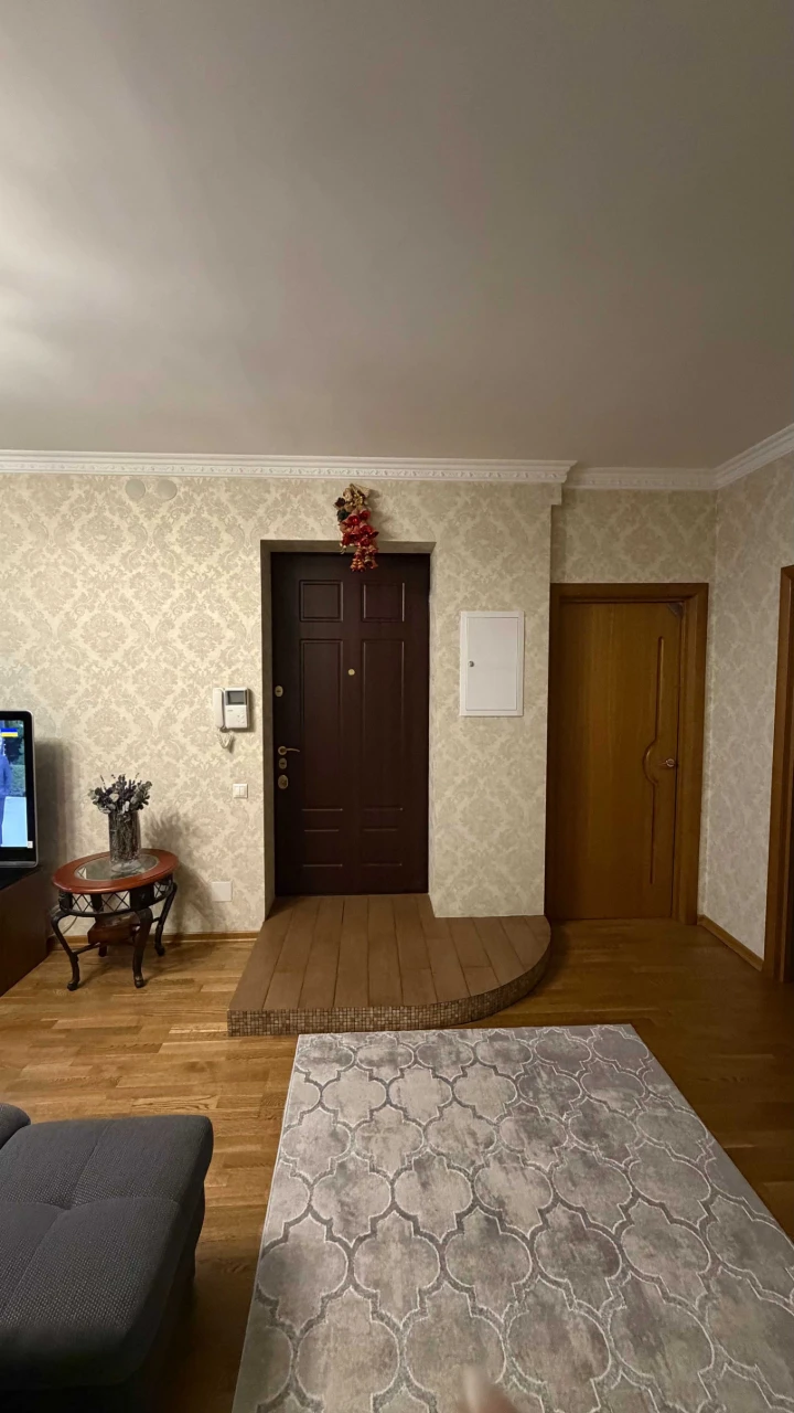 Продажа собственной отличной 4-комнатной квартиры площадью 88 квадратных метров