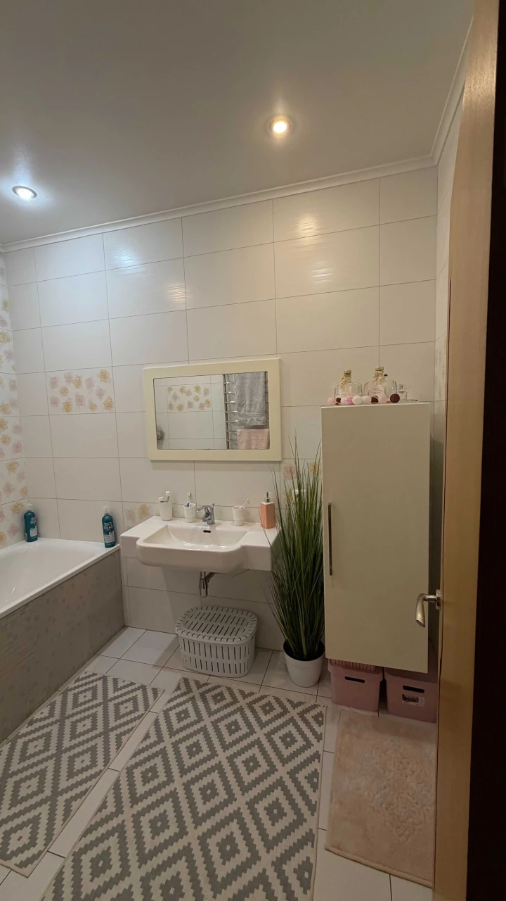 Продажа собственной отличной 4-комнатной квартиры площадью 88 квадратных метров