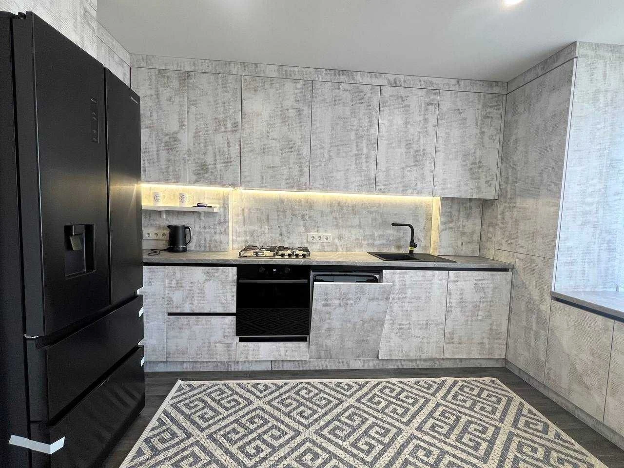 Продам 2 кімнатну квартиру з великою кухнею