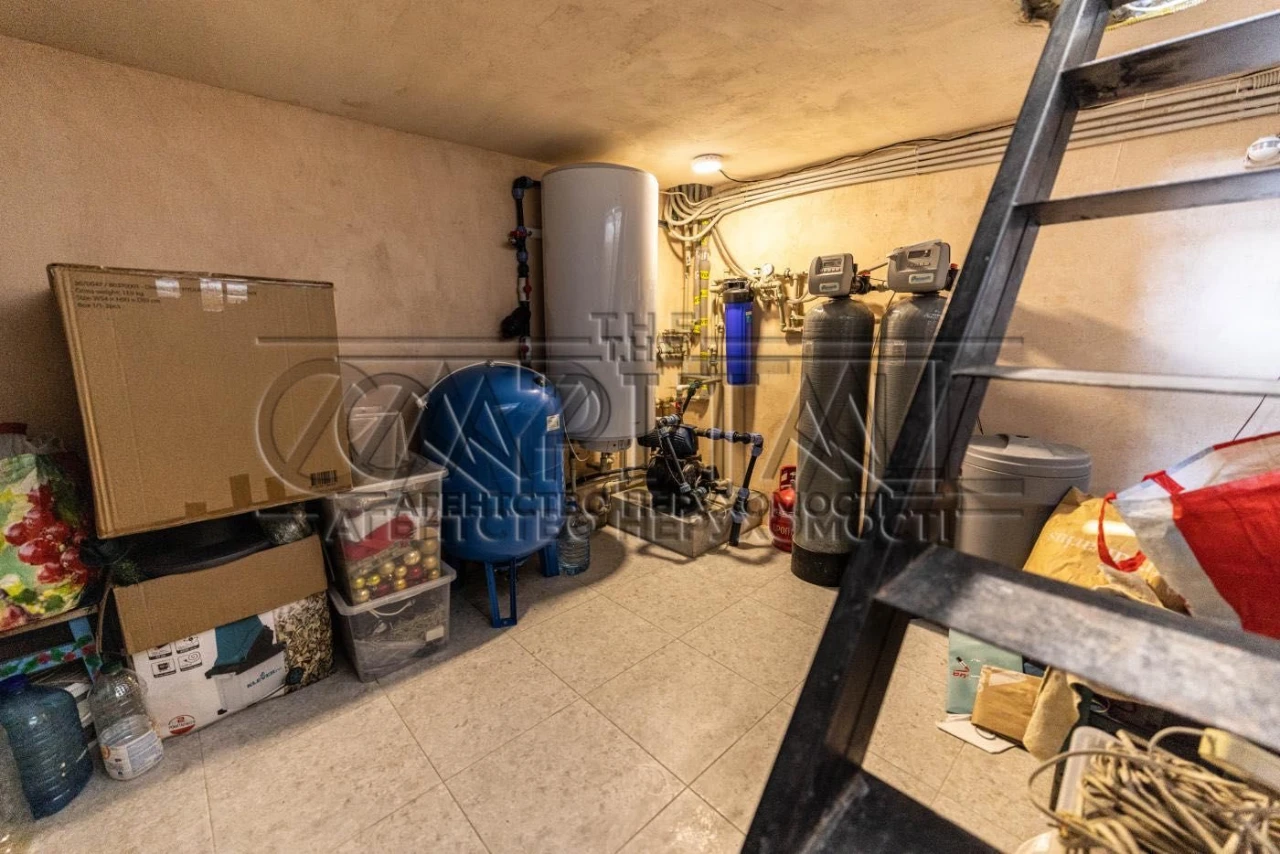 Продаж будинку 298 м² з ремонтом, Осокорки